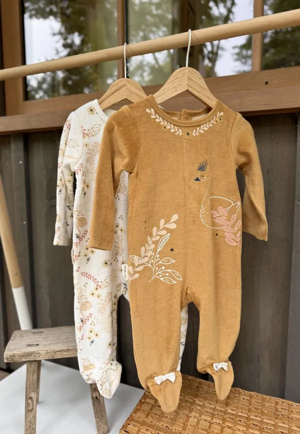 Petit Béguin – Lot de 2 Pyjamas Bébé en Velours Swan - Écru/Ocre - 9 Mois