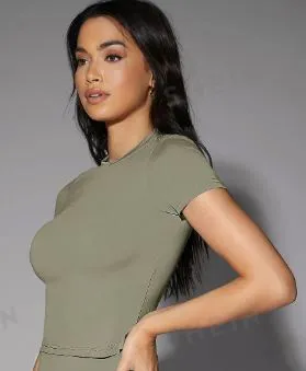 SILQUEE – T-shirt ajusté unicolore vert militaire (taille XS)